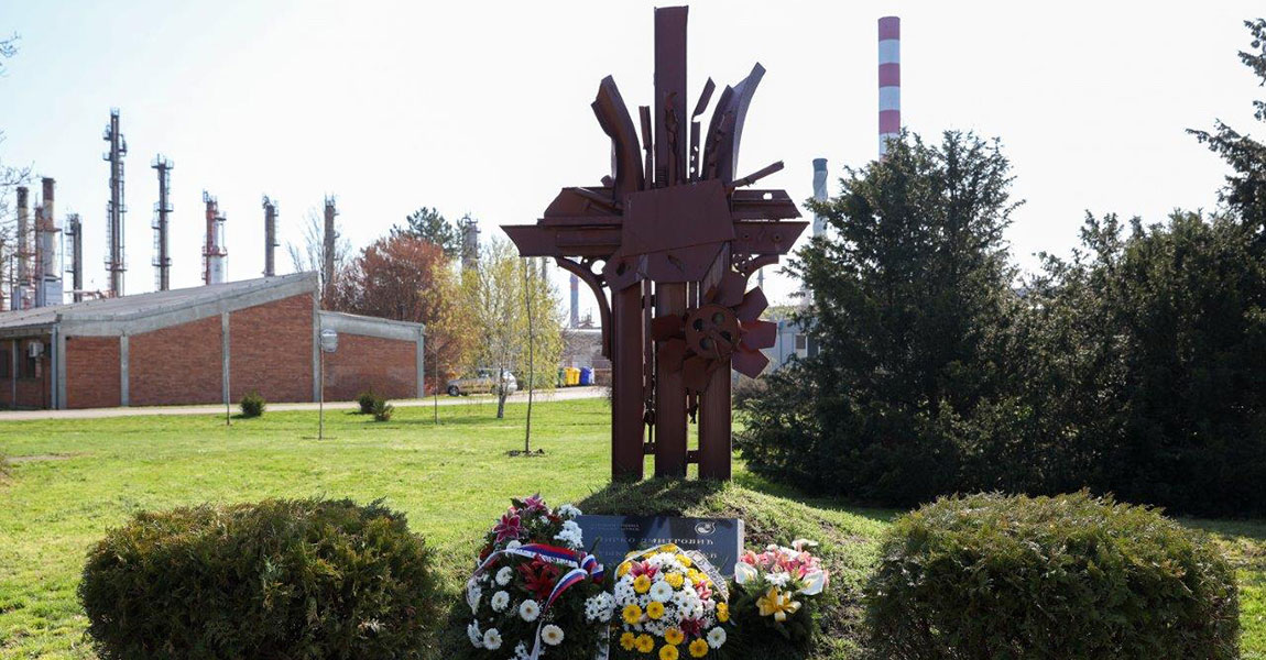 Obeležena godišnjica stradanja rafineraca u NATO bombardovanju Srbije